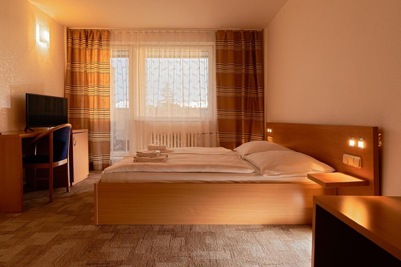 Hotel Slezan Bruntál Extérieur photo