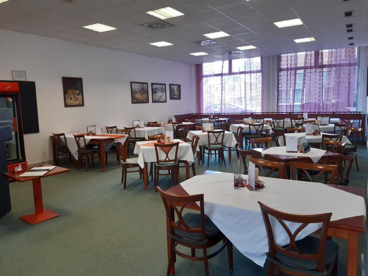 Hotel Slezan Bruntál Extérieur photo